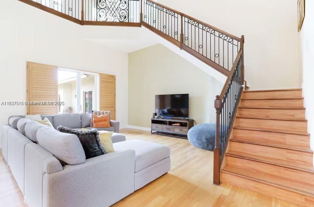 For Rent: $12,500 (5 beds, 4 baths, 5500 Square Feet)