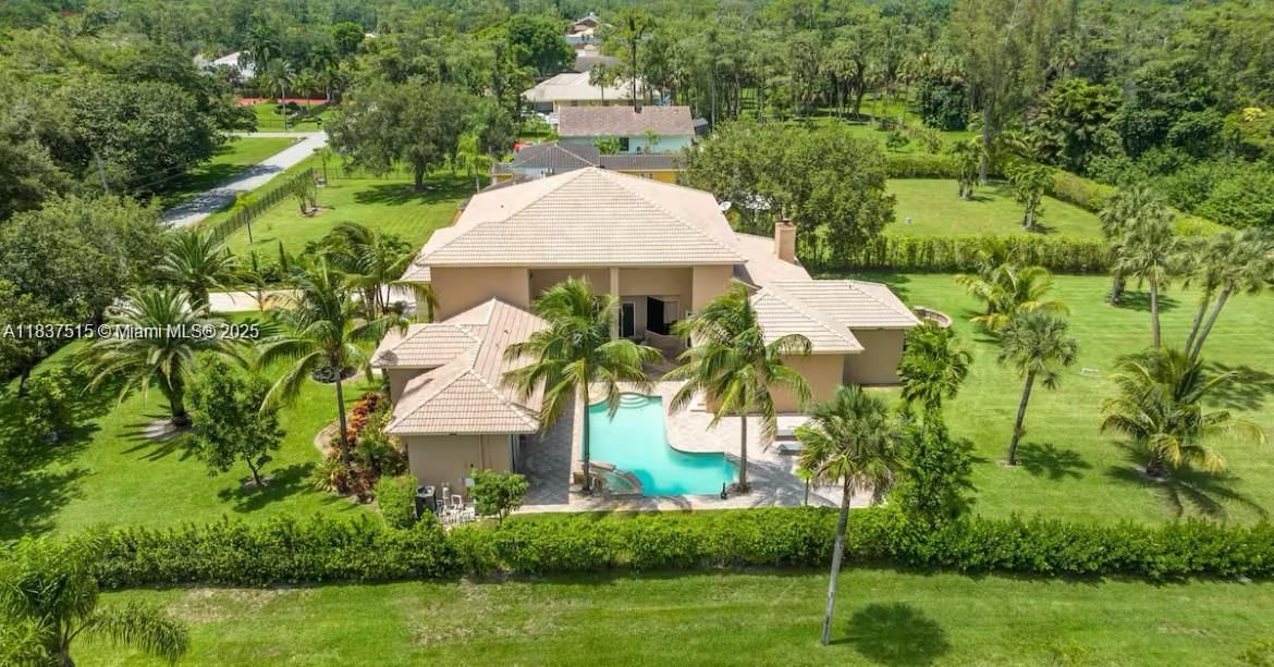 For Rent: $12,500 (5 beds, 4 baths, 5500 Square Feet)