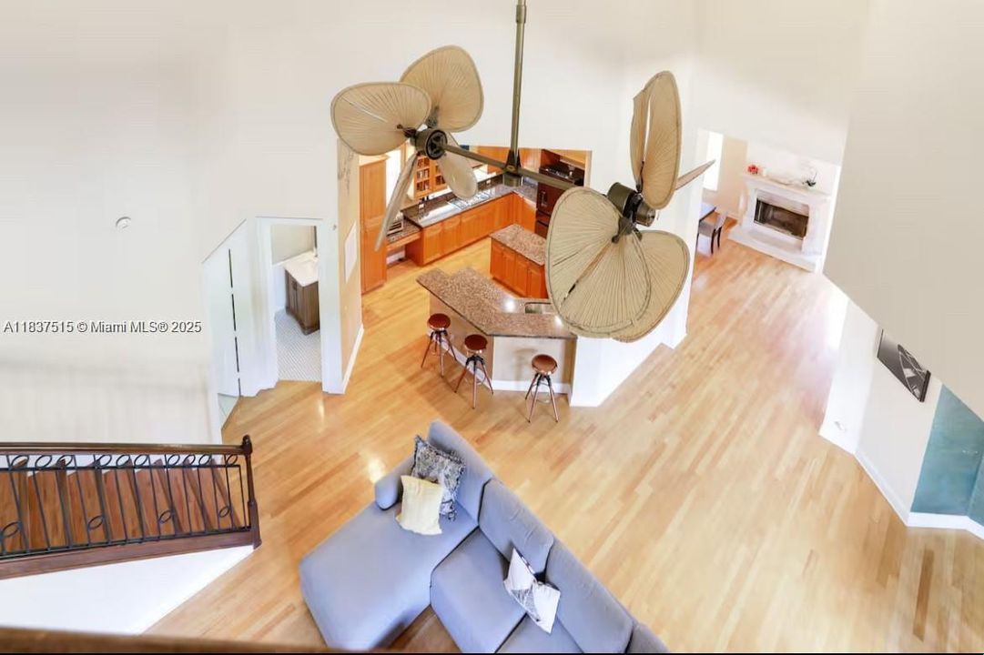 For Rent: $12,500 (5 beds, 4 baths, 5500 Square Feet)