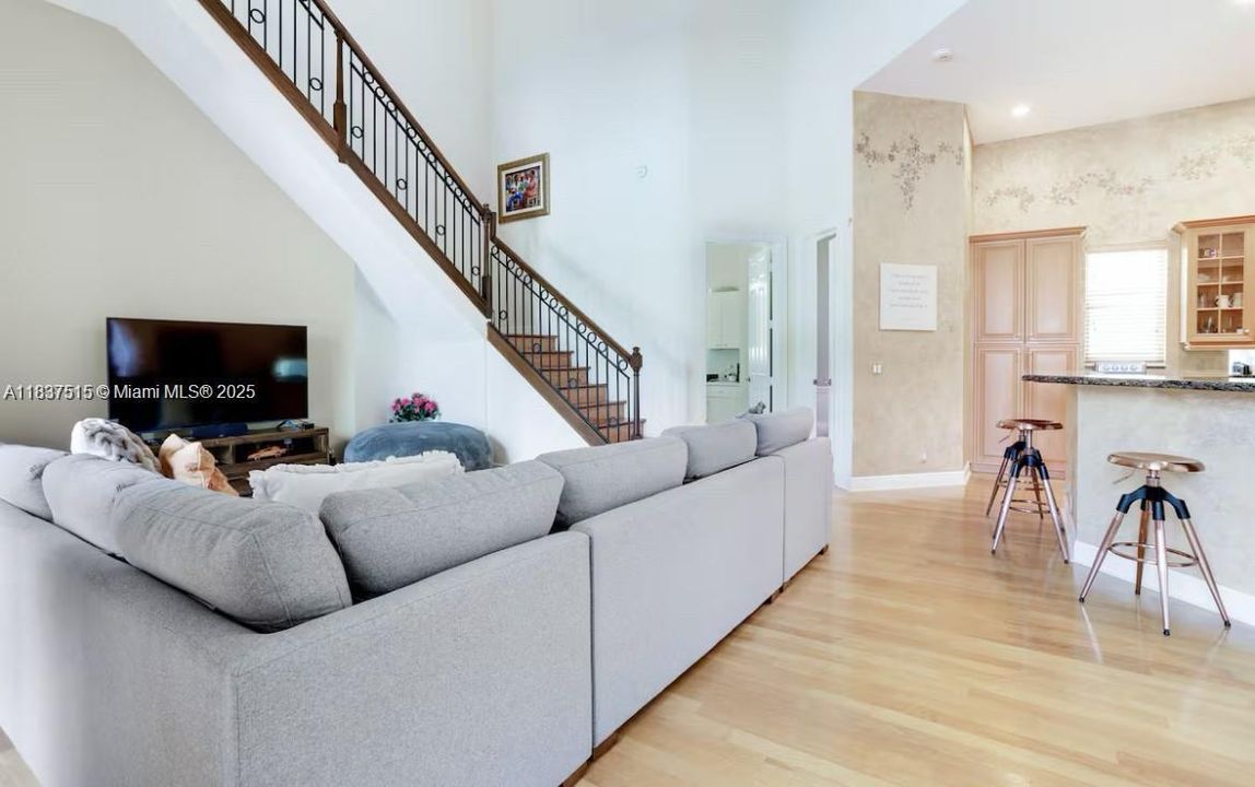 For Rent: $12,500 (5 beds, 4 baths, 5500 Square Feet)