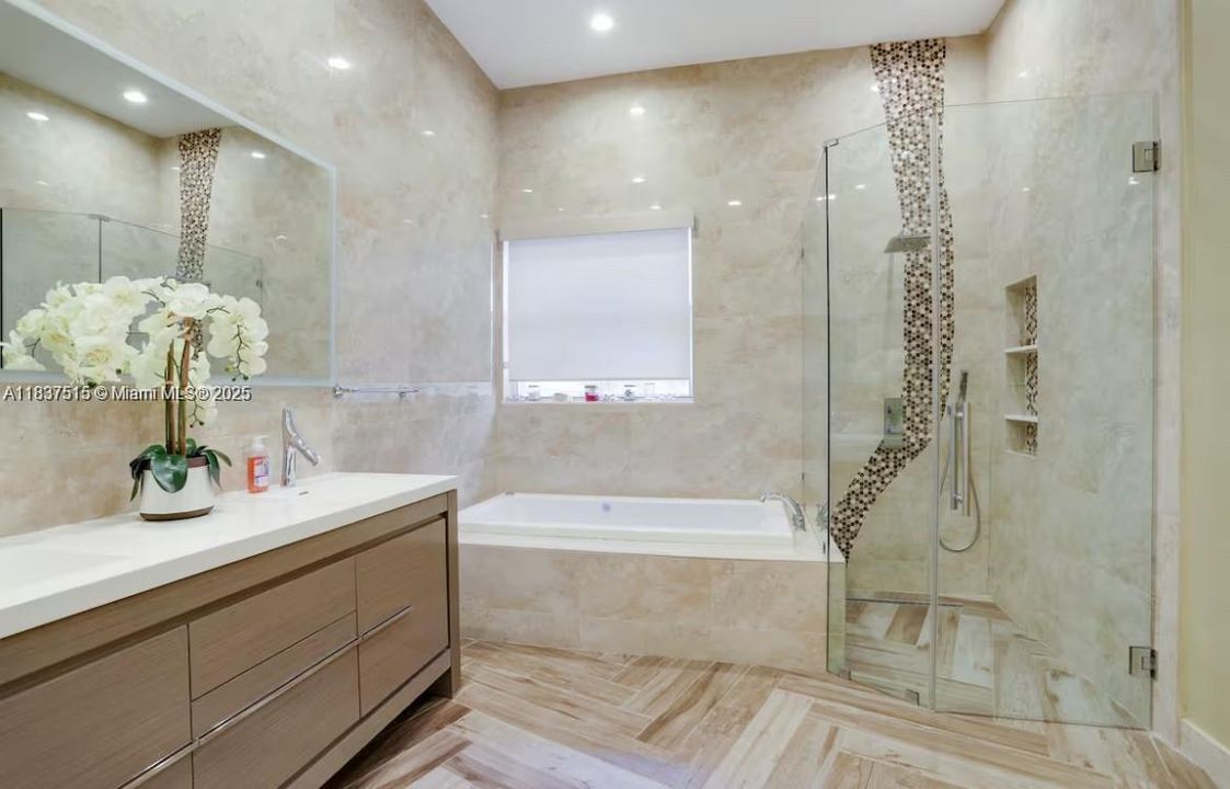 For Rent: $12,500 (5 beds, 4 baths, 5500 Square Feet)