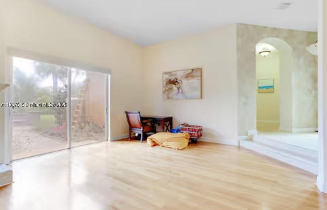 For Rent: $12,500 (5 beds, 4 baths, 5500 Square Feet)