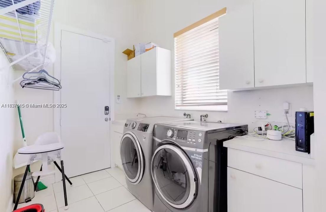 For Rent: $12,500 (5 beds, 4 baths, 5500 Square Feet)