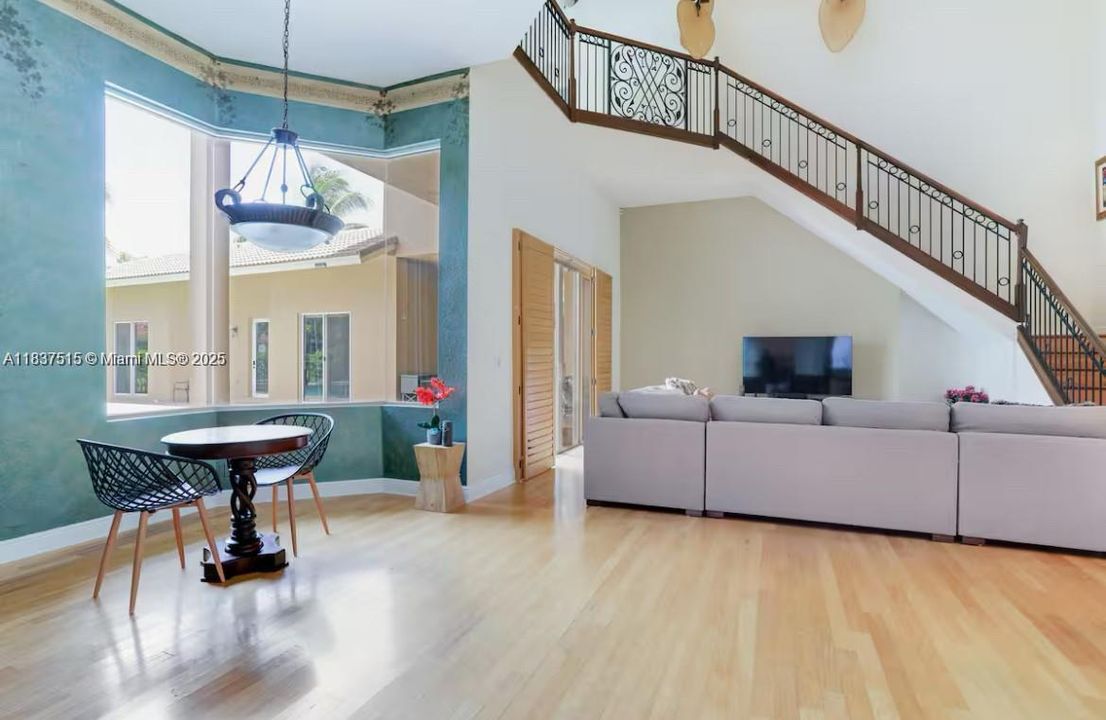 For Rent: $12,500 (5 beds, 4 baths, 5500 Square Feet)