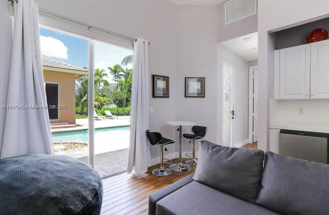 For Rent: $12,500 (5 beds, 4 baths, 5500 Square Feet)