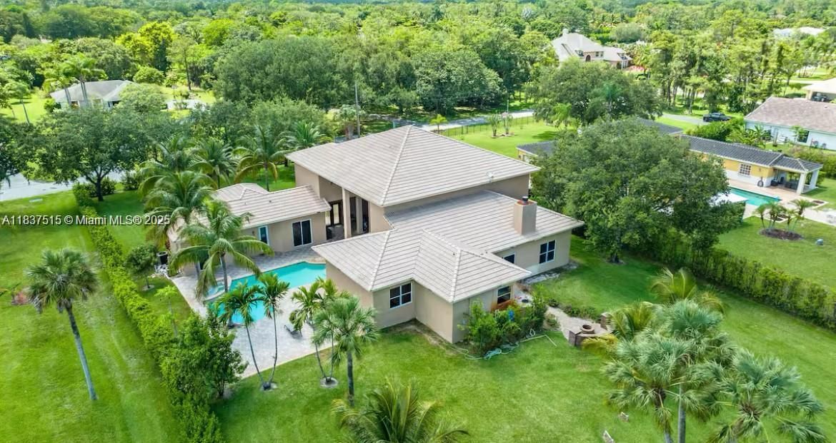 For Rent: $12,500 (5 beds, 4 baths, 5500 Square Feet)