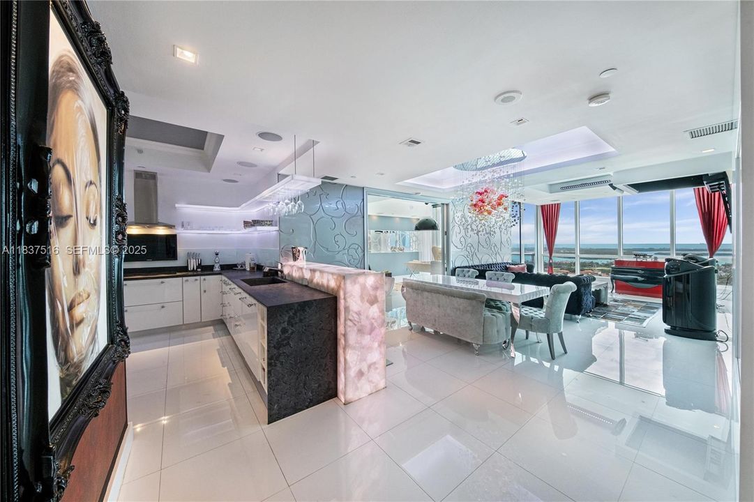 待售: $5,695,000 (2 贝兹, 2 浴室, 1791 平方英尺)