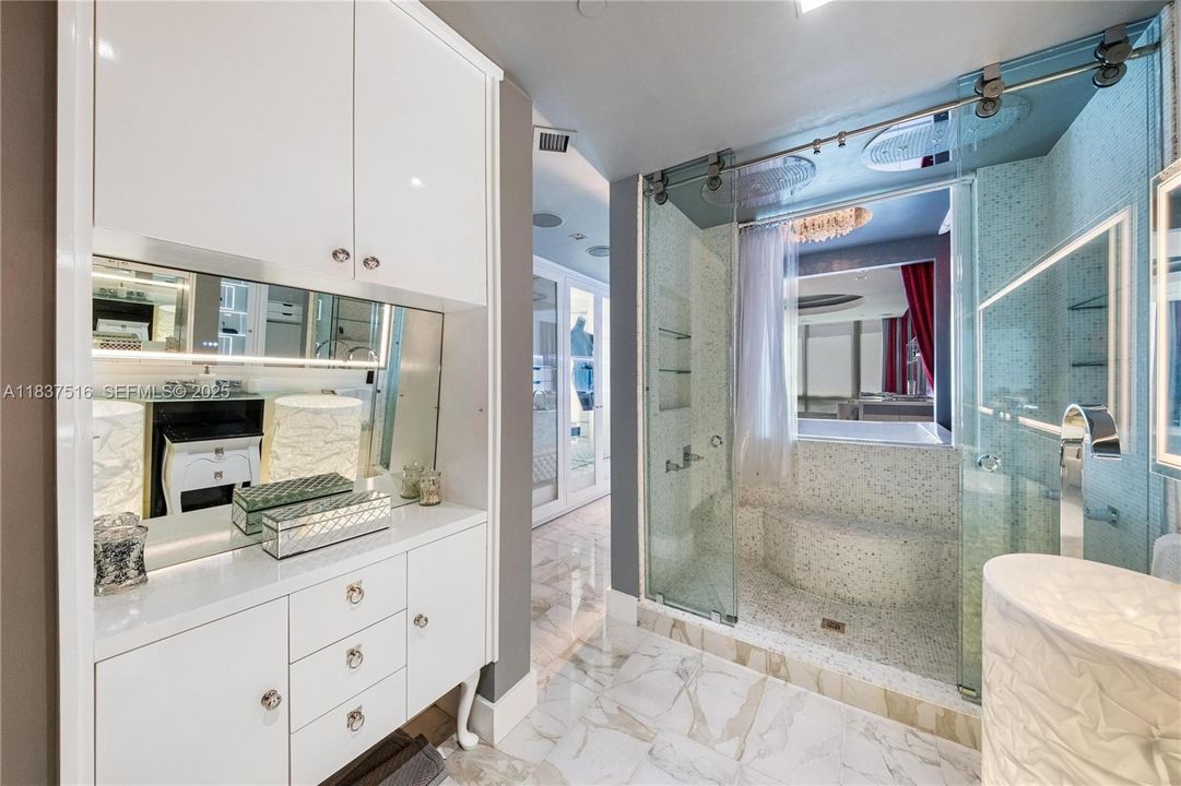 待售: $5,695,000 (2 贝兹, 2 浴室, 1791 平方英尺)