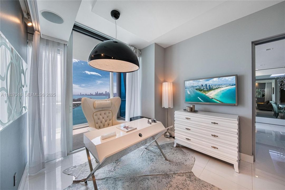 待售: $5,695,000 (2 贝兹, 2 浴室, 1791 平方英尺)