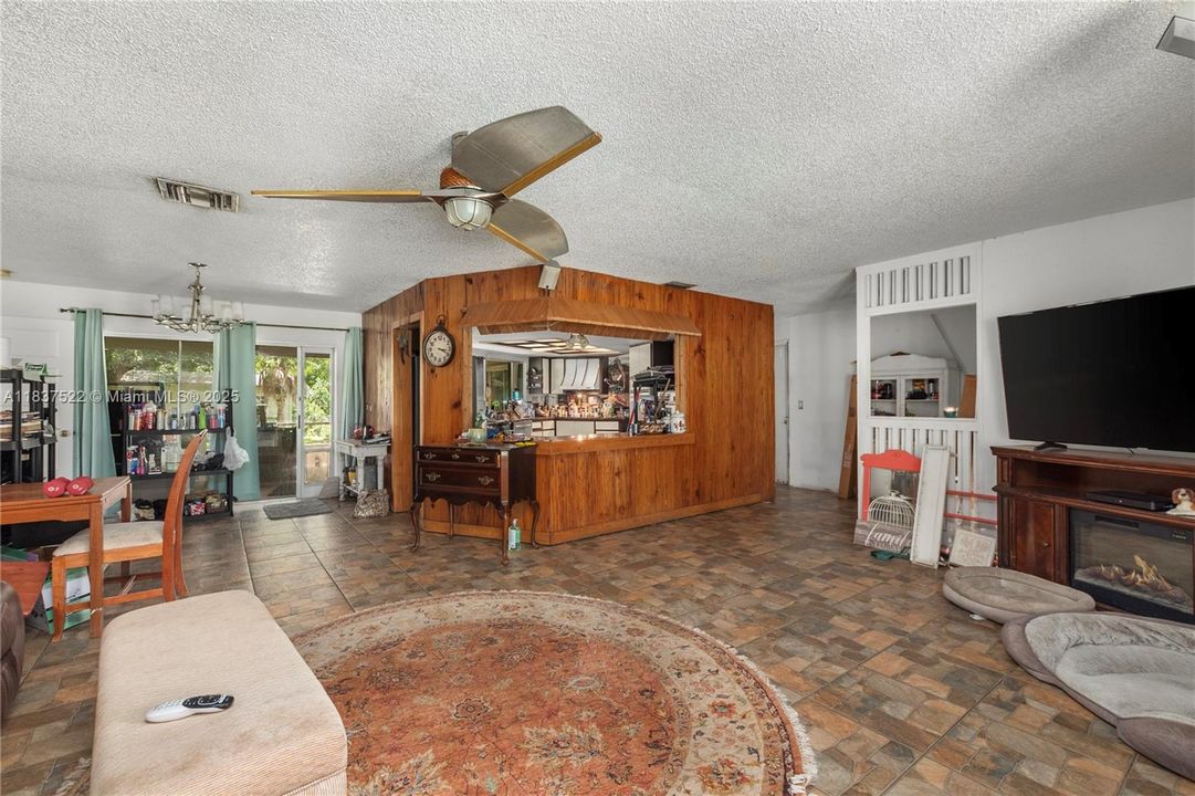 待售: $294,000 (3 贝兹, 2 浴室, 0 平方英尺)