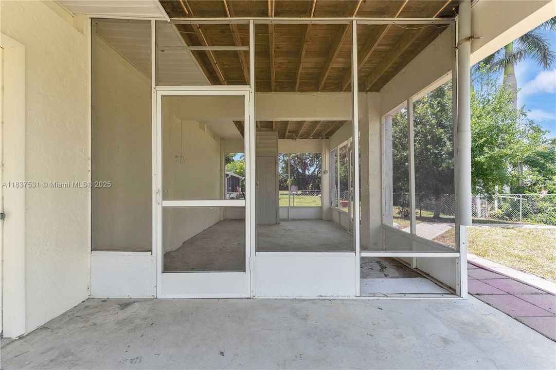 For Sale: $319,000 (3 beds, 2 baths, 2085 Square Feet)