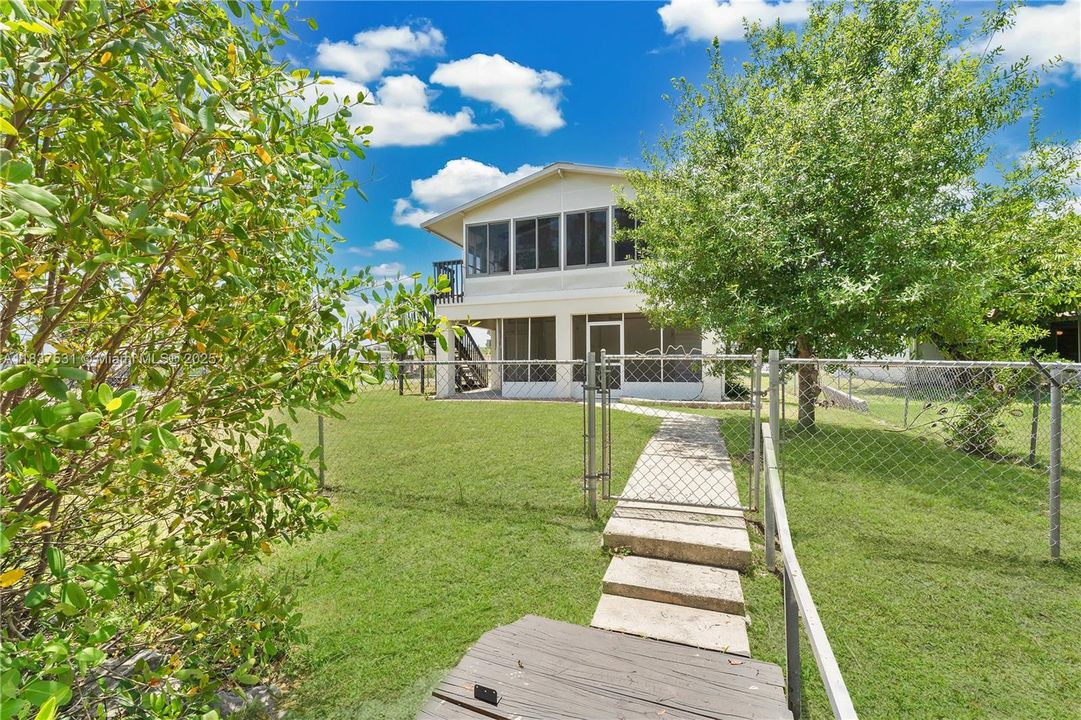 For Sale: $319,000 (3 beds, 2 baths, 2085 Square Feet)