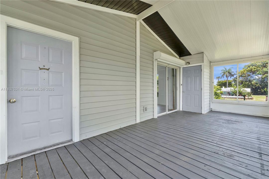 For Sale: $319,000 (3 beds, 2 baths, 2085 Square Feet)