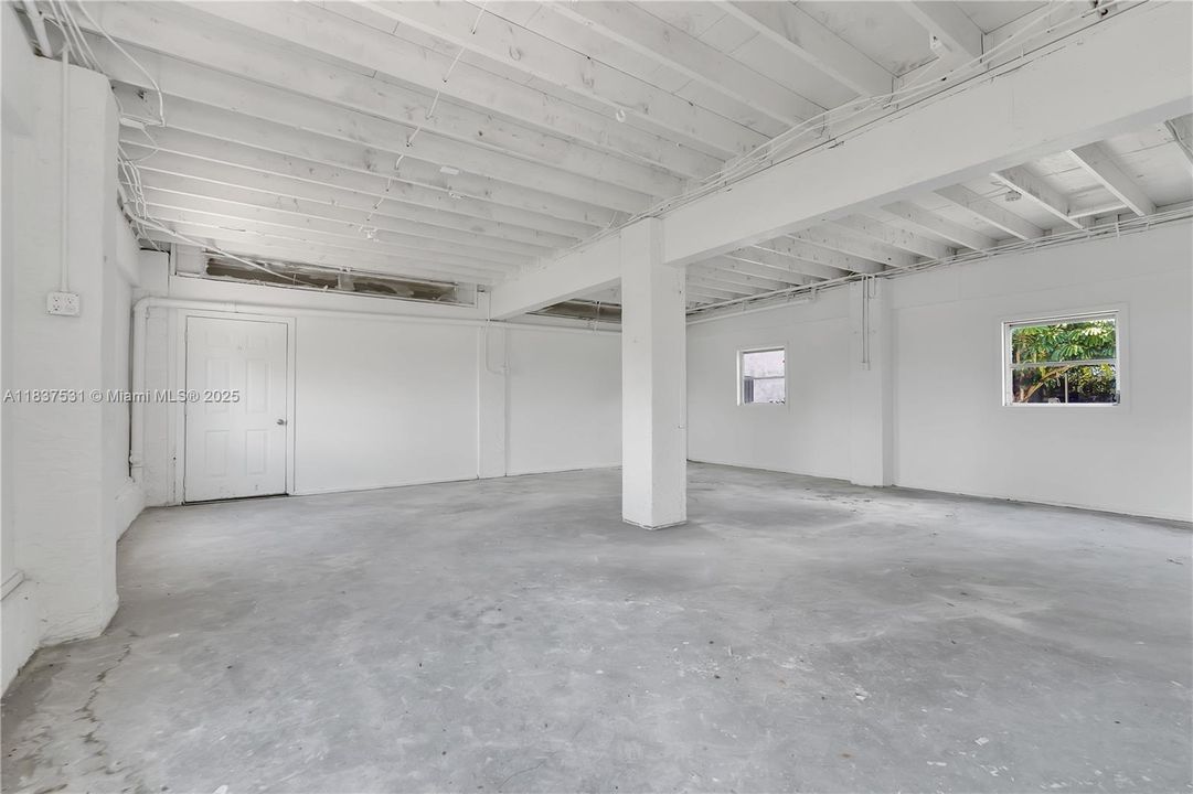 For Sale: $319,000 (3 beds, 2 baths, 2085 Square Feet)