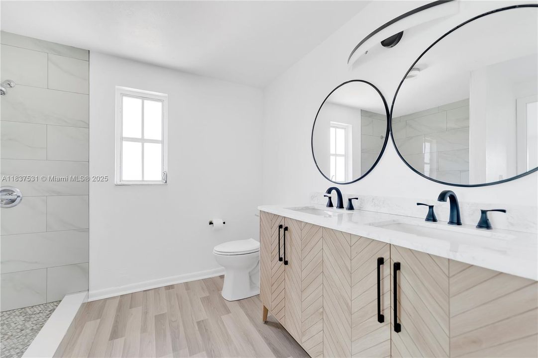 For Sale: $319,000 (3 beds, 2 baths, 2085 Square Feet)