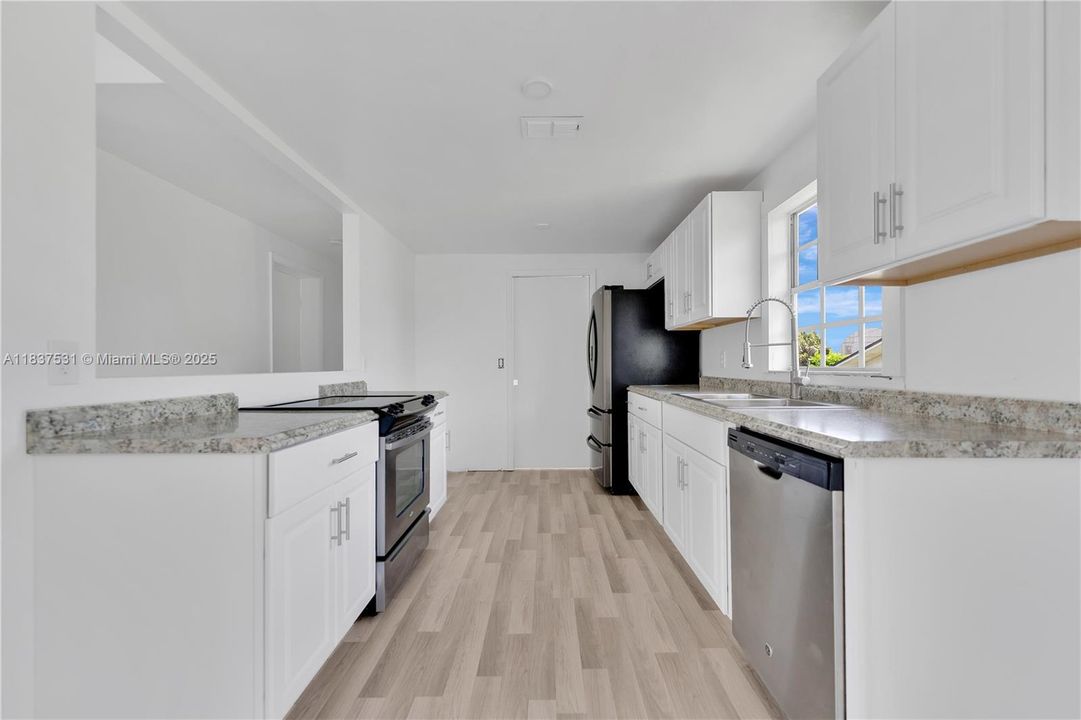 For Sale: $319,000 (3 beds, 2 baths, 2085 Square Feet)