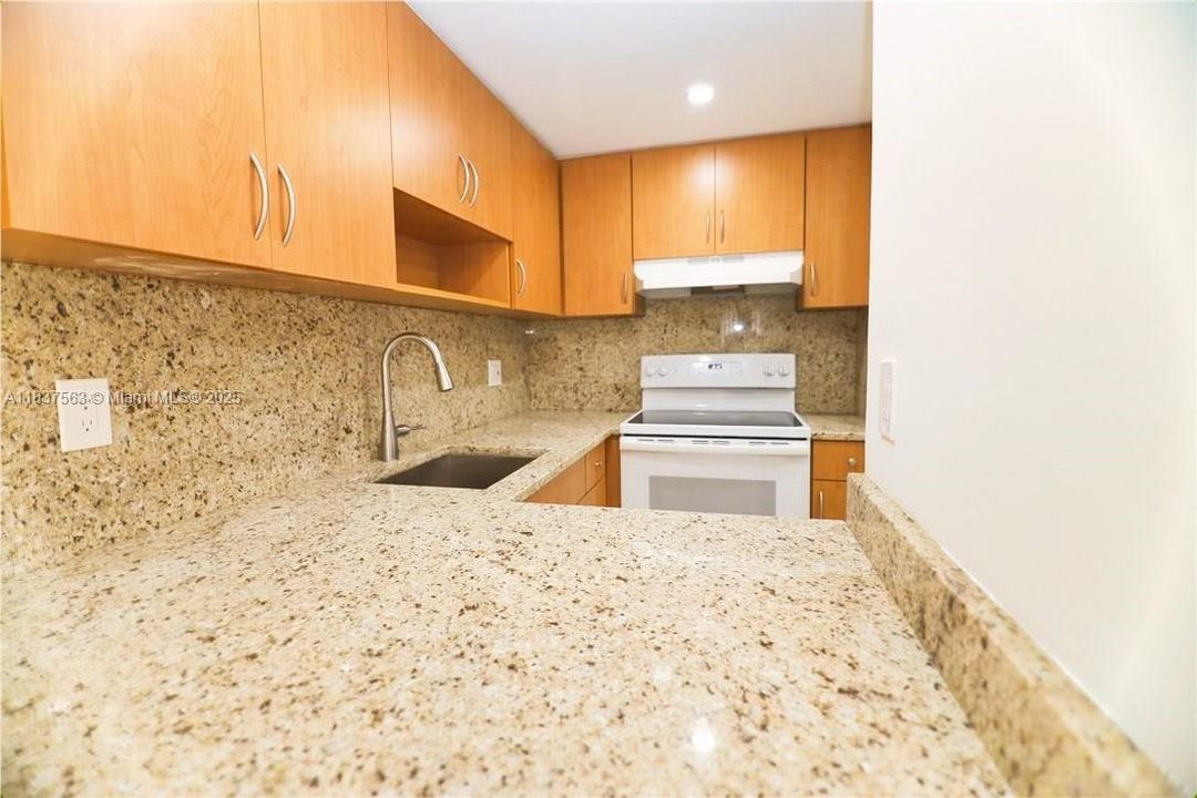 En Venta: $304,999 (2 camas, 2 baños, 1348 Pies cuadrados)