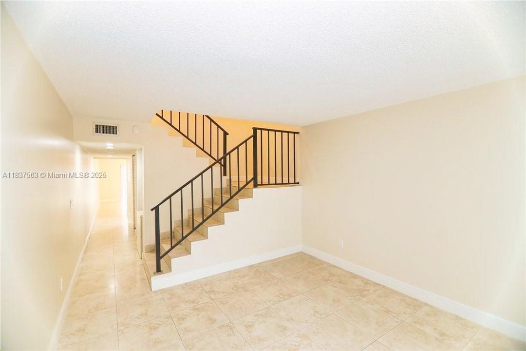 En Venta: $304,999 (2 camas, 2 baños, 1348 Pies cuadrados)