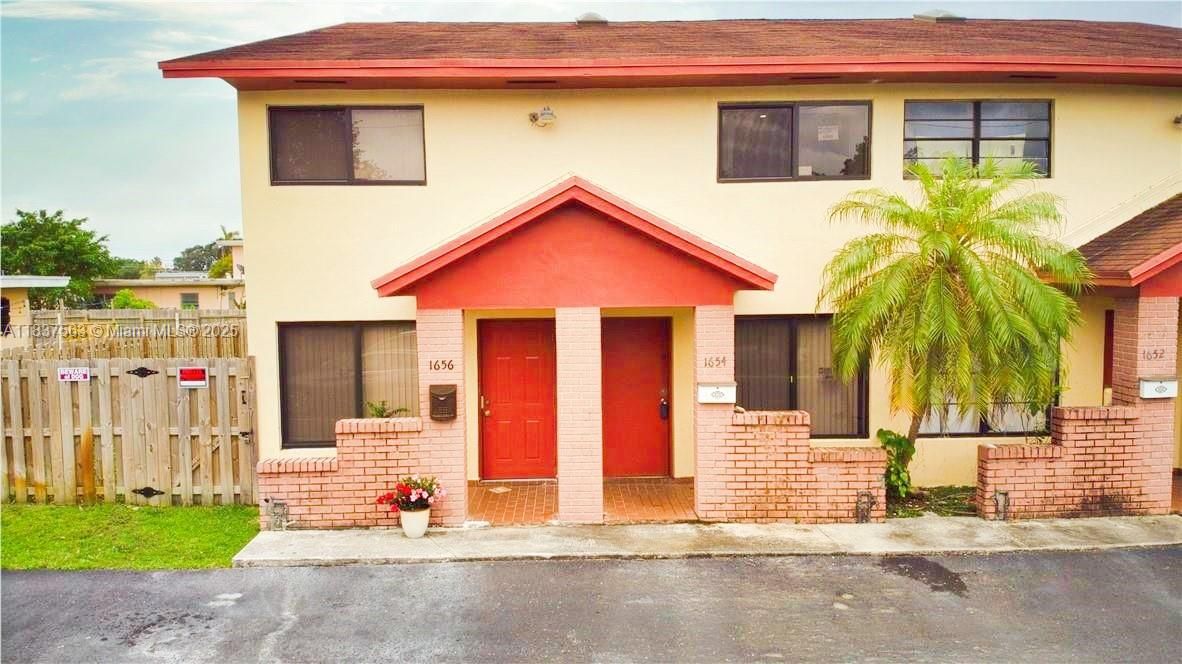 En Venta: $304,999 (2 camas, 2 baños, 1348 Pies cuadrados)