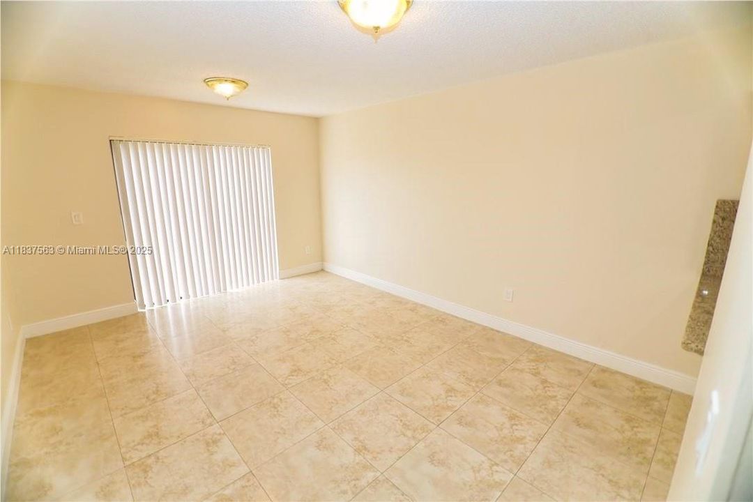 En Venta: $304,999 (2 camas, 2 baños, 1348 Pies cuadrados)