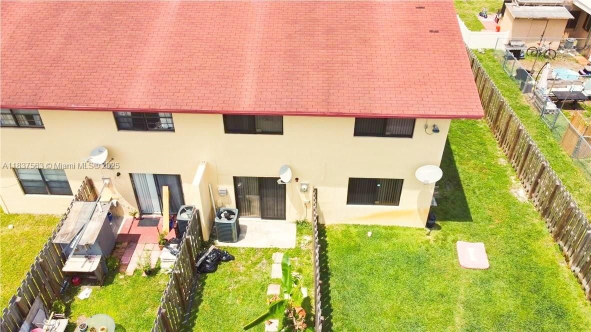 En Venta: $304,999 (2 camas, 2 baños, 1348 Pies cuadrados)