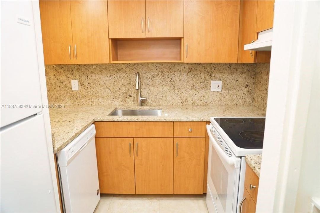 En Venta: $304,999 (2 camas, 2 baños, 1348 Pies cuadrados)