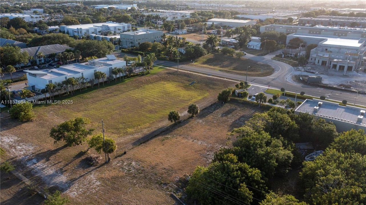 Под контрактом: $1,175,000 (0 спален, 0 ванн, 0 Квадратных фут)