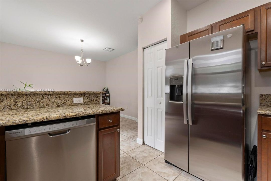 Recently Rented: $3,400 (3 beds, 2 baths, 1650 Square Feet)