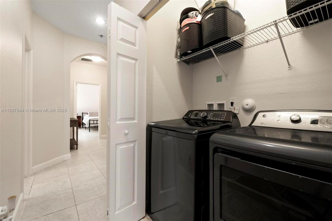 Recently Rented: $3,400 (3 beds, 2 baths, 1650 Square Feet)