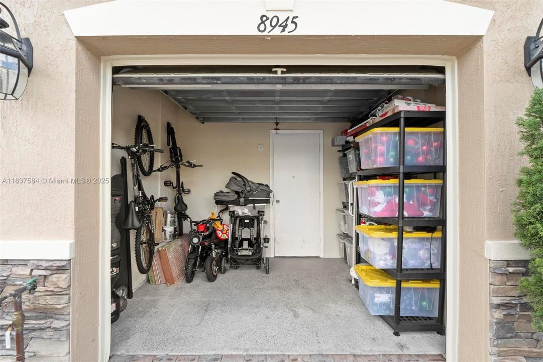 Recently Rented: $3,400 (3 beds, 2 baths, 1650 Square Feet)