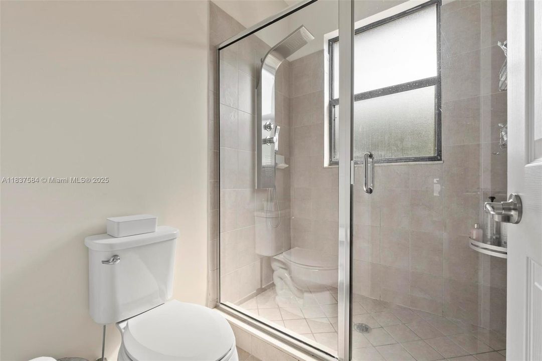 Recently Rented: $3,400 (3 beds, 2 baths, 1650 Square Feet)