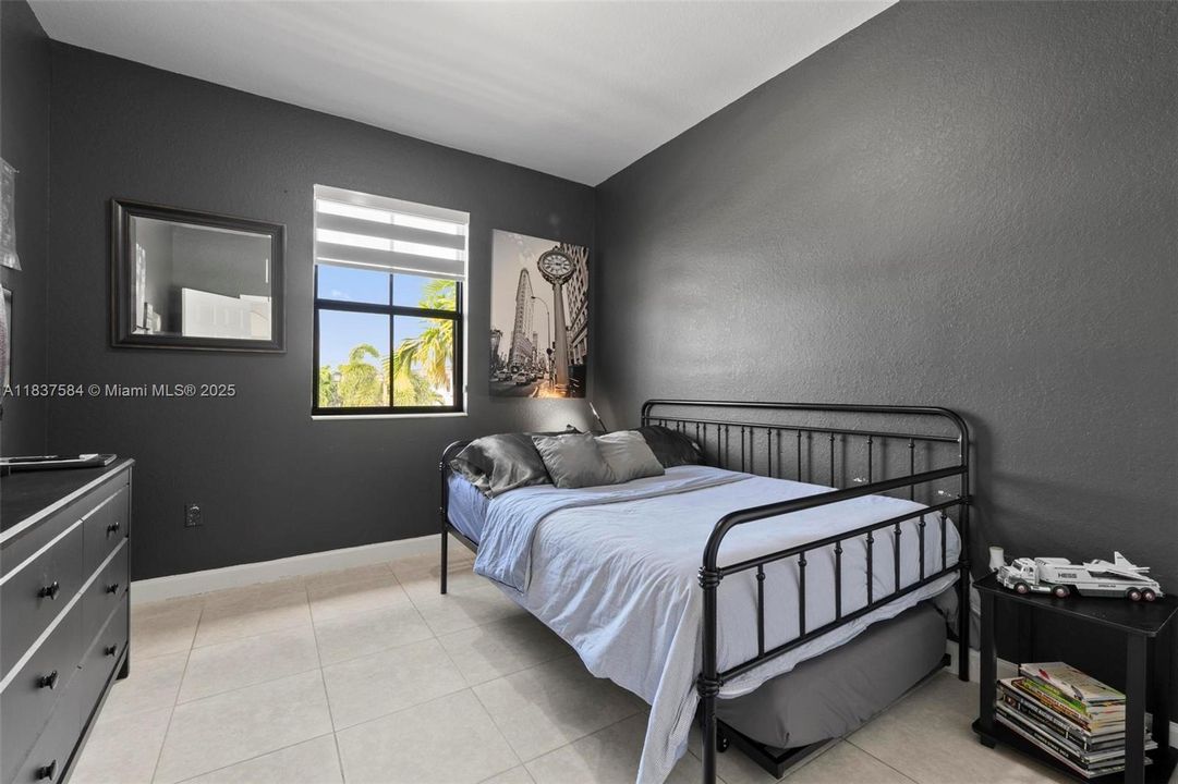 Recently Rented: $3,400 (3 beds, 2 baths, 1650 Square Feet)