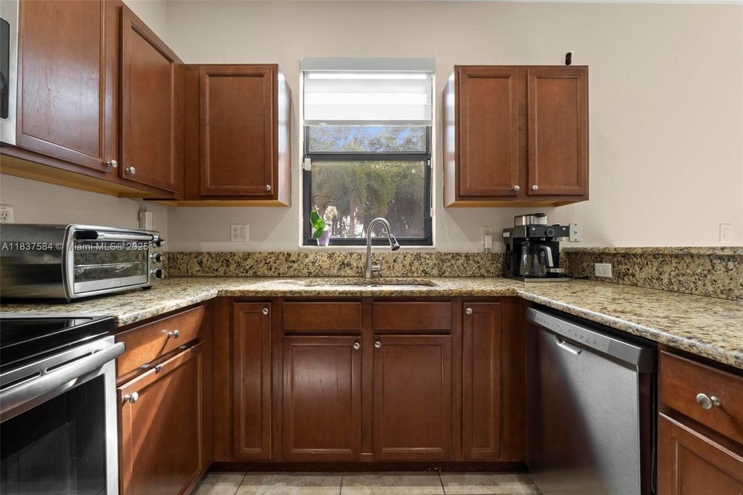 Recently Rented: $3,400 (3 beds, 2 baths, 1650 Square Feet)