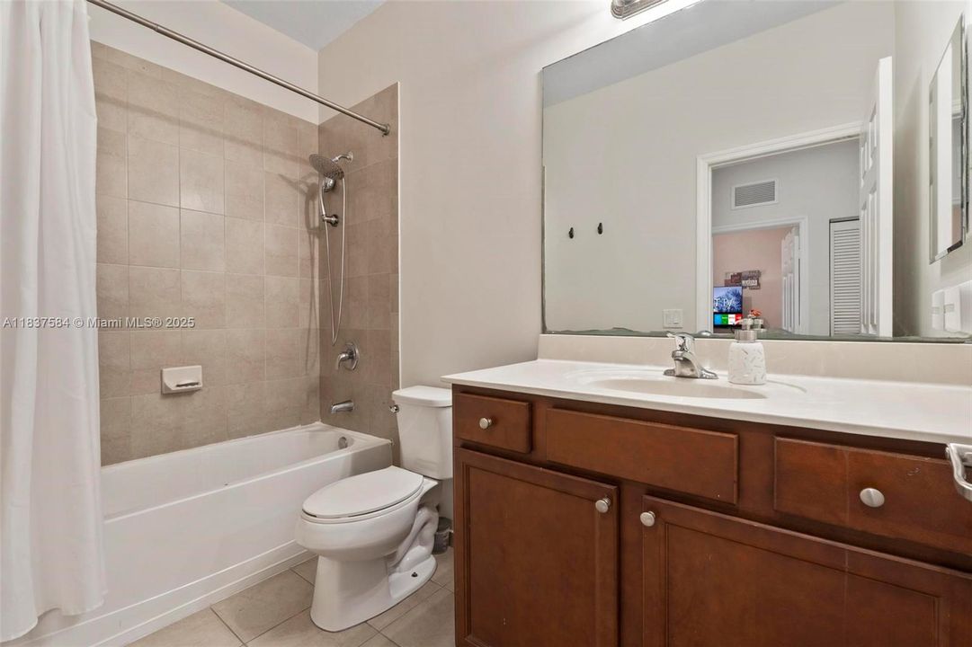 Recently Rented: $3,400 (3 beds, 2 baths, 1650 Square Feet)