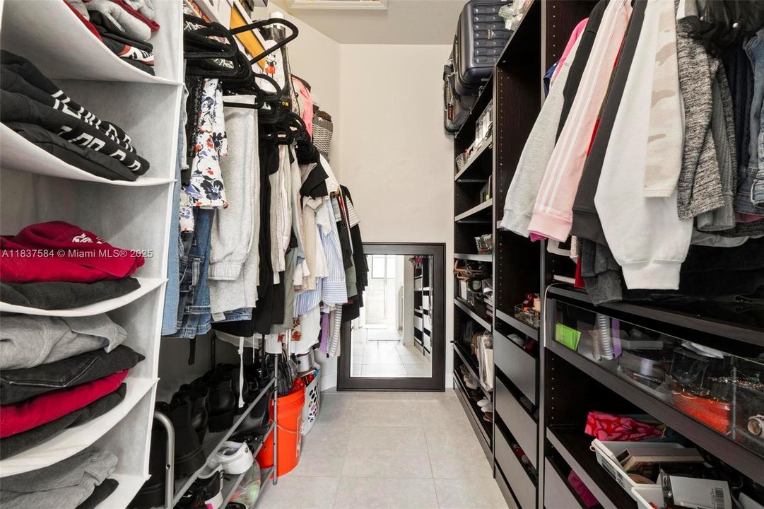 Recently Rented: $3,400 (3 beds, 2 baths, 1650 Square Feet)