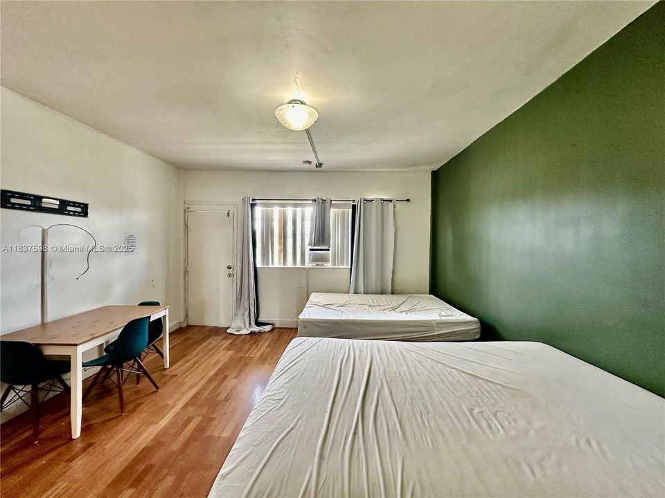 For Sale: $140,000 (1 beds, 1 baths, 371 Square Feet)