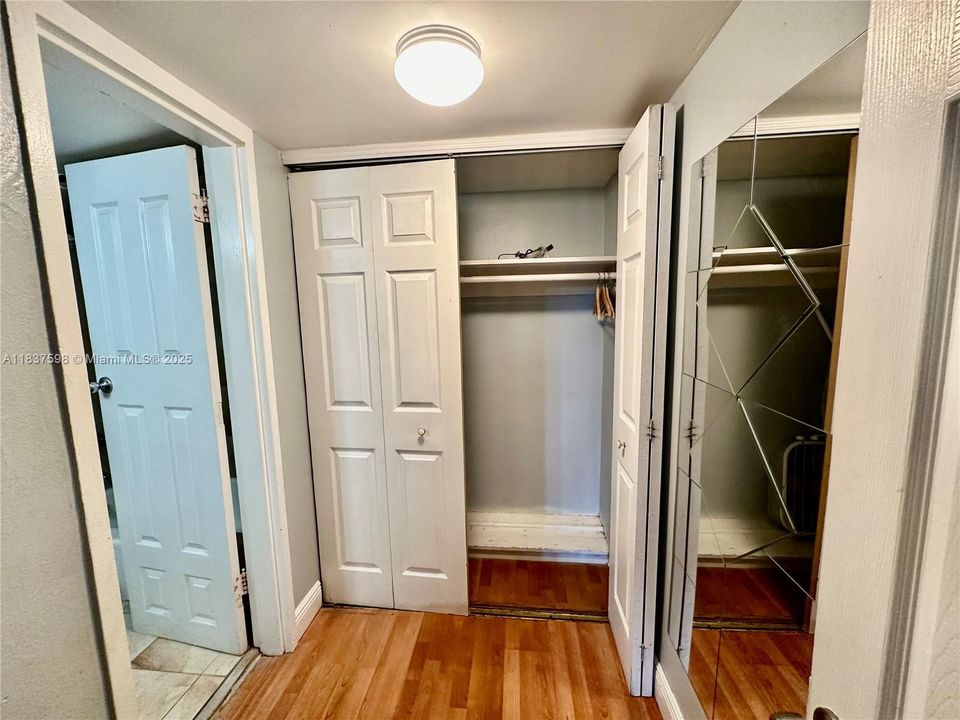 For Sale: $140,000 (1 beds, 1 baths, 371 Square Feet)