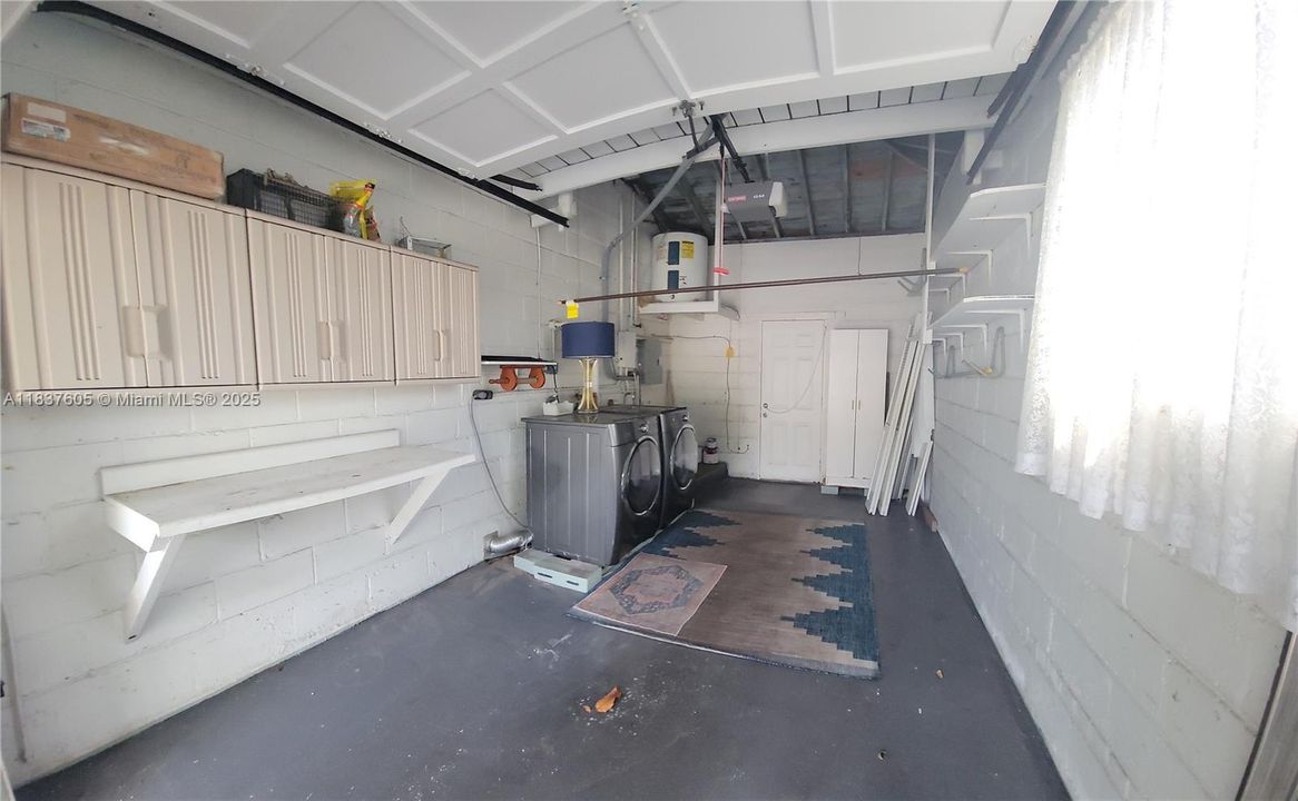 For Rent: $3,500 (2 beds, 1 baths, 1306 Square Feet)