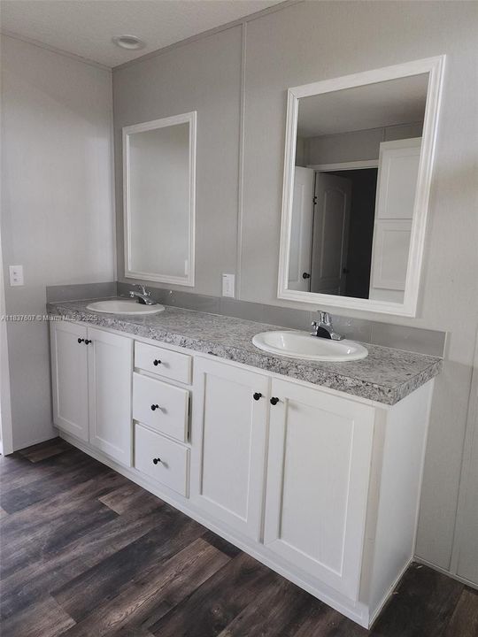 Vendido Recientemente: $254,999 (4 camas, 2 baños, 0 Pies cuadrados)