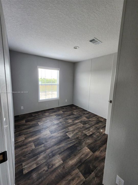 Vendido Recientemente: $254,999 (4 camas, 2 baños, 0 Pies cuadrados)