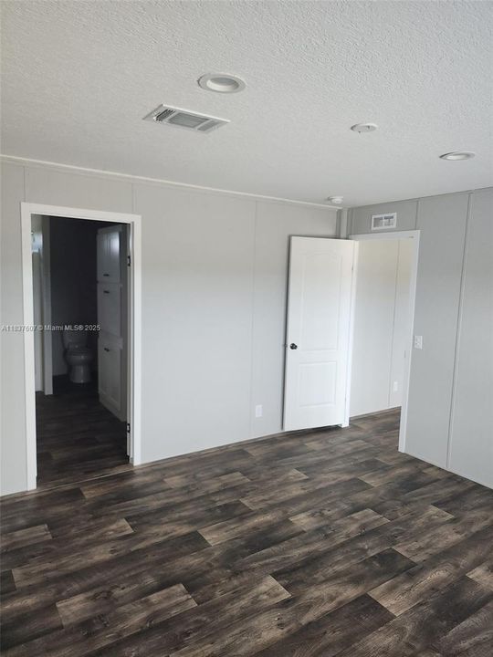 Vendido Recientemente: $254,999 (4 camas, 2 baños, 0 Pies cuadrados)