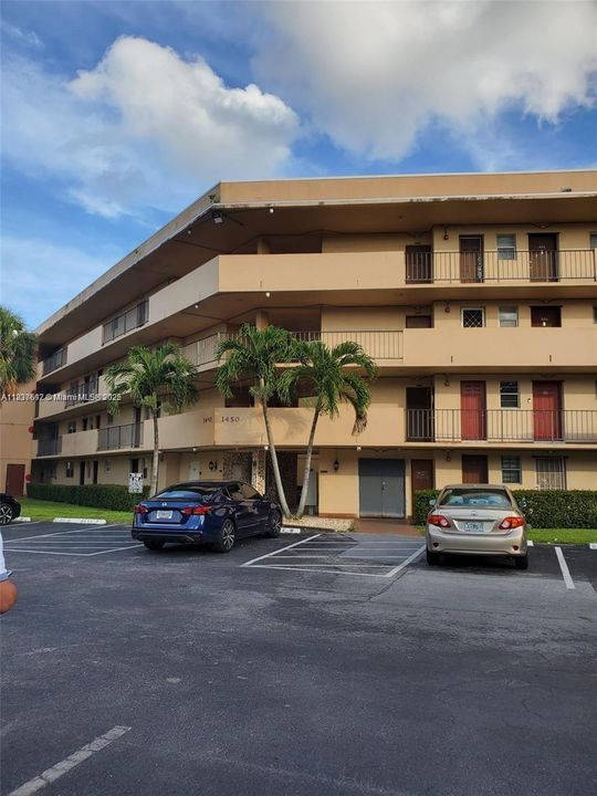 For Sale: $195,000 (2 beds, 2 baths, 1116 Square Feet)