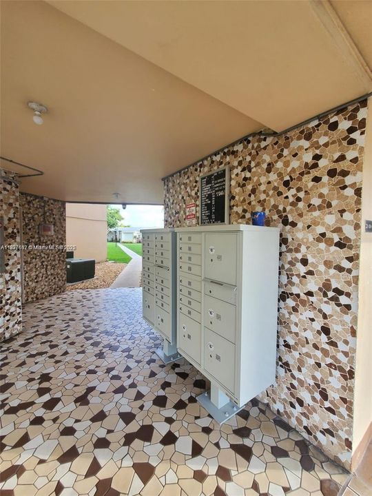 For Sale: $195,000 (2 beds, 2 baths, 1116 Square Feet)