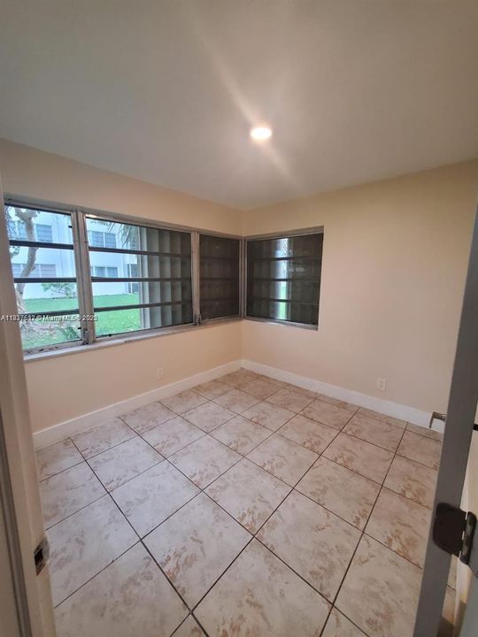 For Sale: $195,000 (2 beds, 2 baths, 1116 Square Feet)