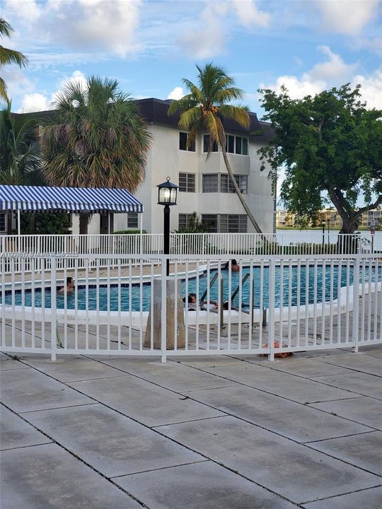 For Sale: $195,000 (2 beds, 2 baths, 1116 Square Feet)