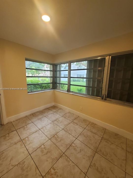 For Sale: $195,000 (2 beds, 2 baths, 1116 Square Feet)