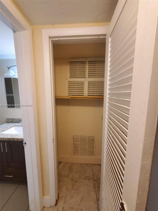 For Sale: $195,000 (2 beds, 2 baths, 1116 Square Feet)