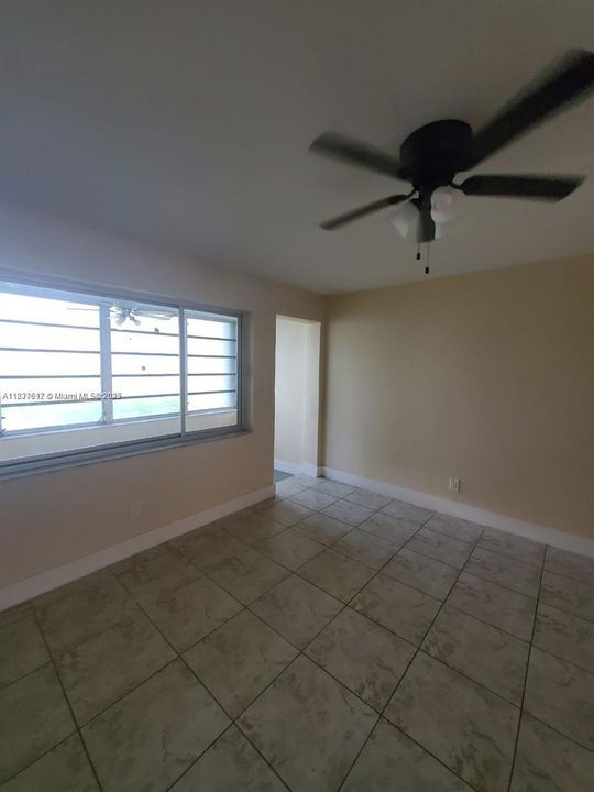 For Sale: $195,000 (2 beds, 2 baths, 1116 Square Feet)