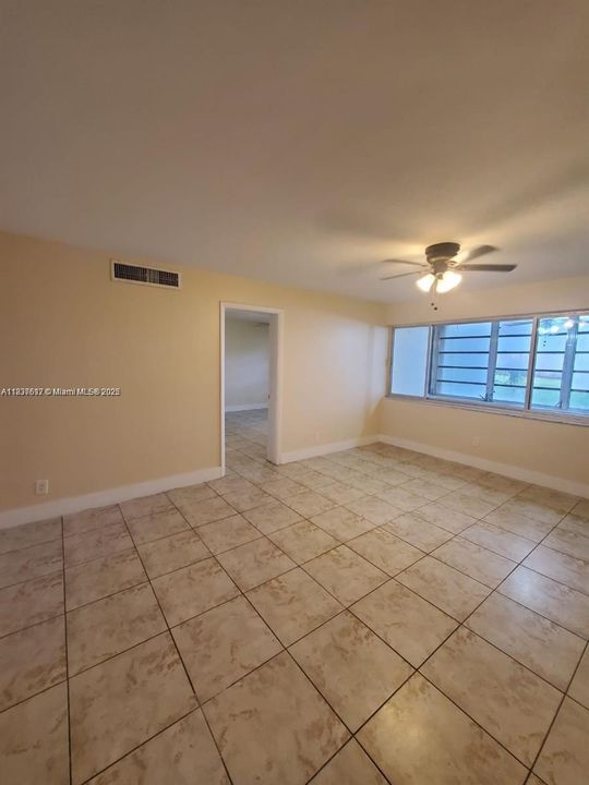 For Sale: $195,000 (2 beds, 2 baths, 1116 Square Feet)