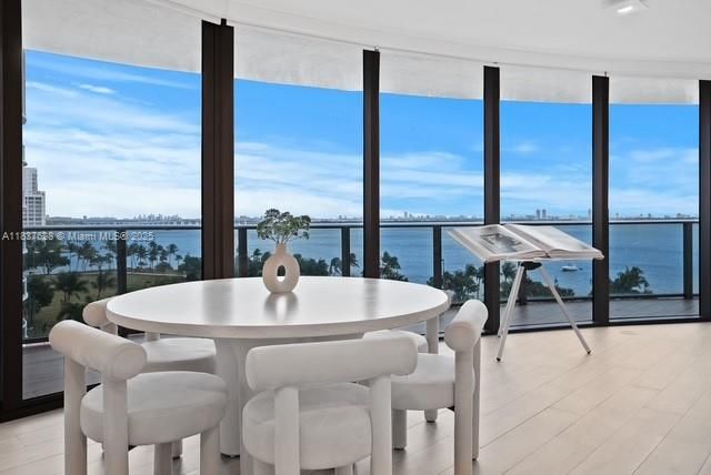 En Venta: $2,370,000 (3 camas, 4 baños, 2018 Pies cuadrados)